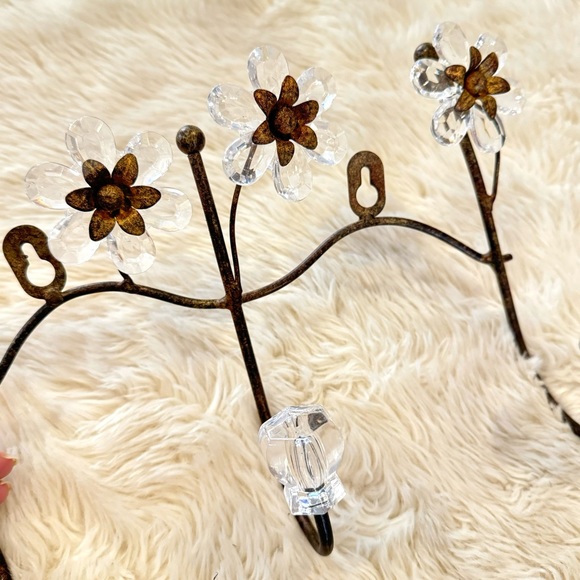 Whimsy Vintage Flower Wall Hooks - Picture 5 of 8